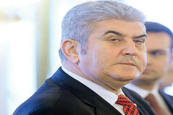 Miron Mitrea crede că Gabriel Oprea este o piesa grea care poate devoala sau spăla statul paralel