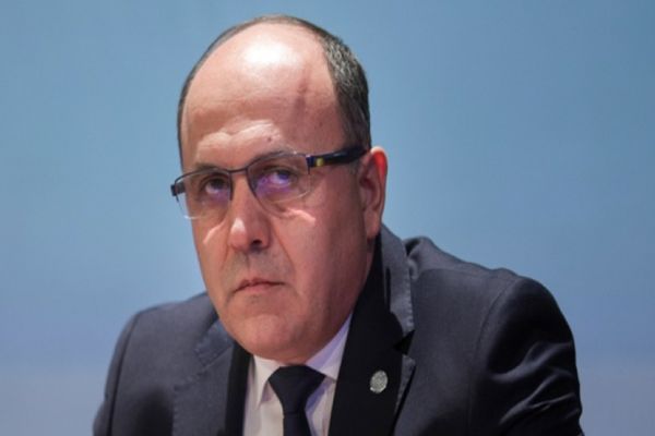 Colonei și generali pe bandă rulantă, la comanda lui Klaus Iohannis