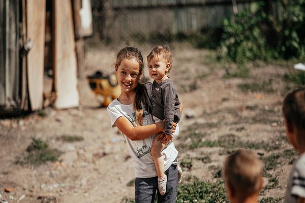 Organizația Salvați Copiii îi pune la zid pe Victor Ponta și pe Traian Băsescu