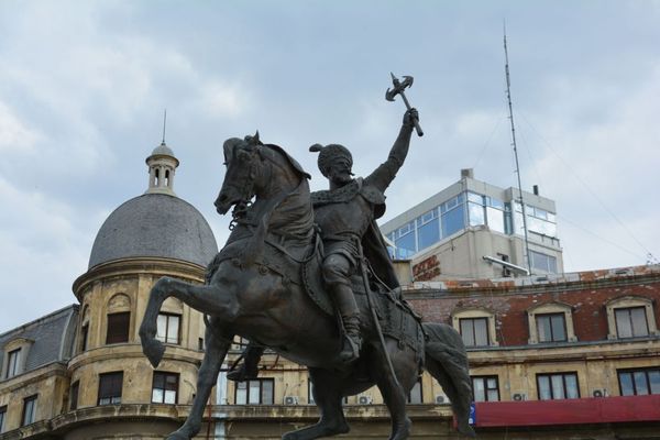 AVEM NEVOIE DE CONDUCĂTORI?