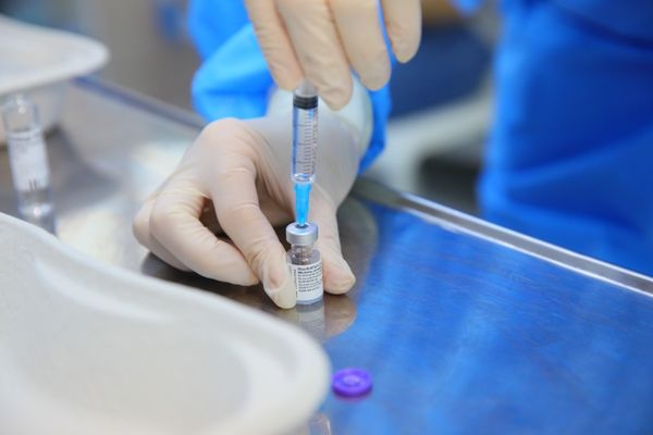 Număr record de români așteaptă vaccinarea