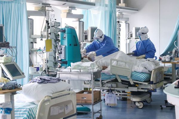 FEREASCĂ-NE DUMNEZEU DE SPITAL?