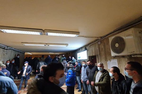 Codrin Ștefănescu: “rezistați acum cu reziștii voștri!”