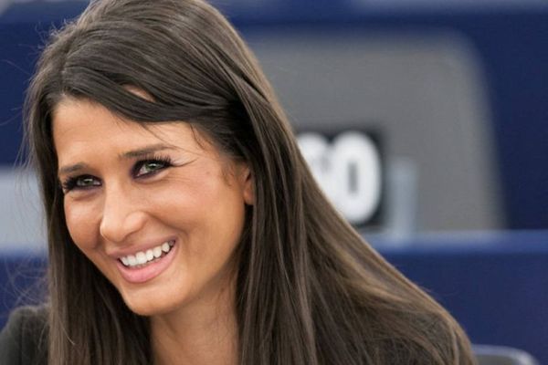 După condamnarea Ioanei Băsescu, apar problemele și pentru EBA! Scandal uriaș în Parlament