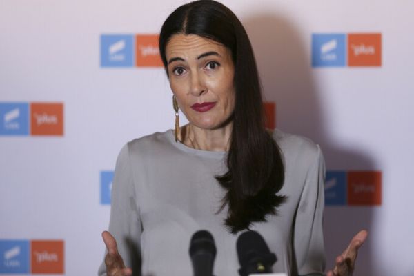 Clotilde Armand este pe cale să piardă funcția de primar