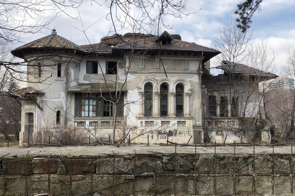 Aurelian Bădulescu avertizează: "samsarul" Nicușor Dan a pus ochii pe Casa Miclescu