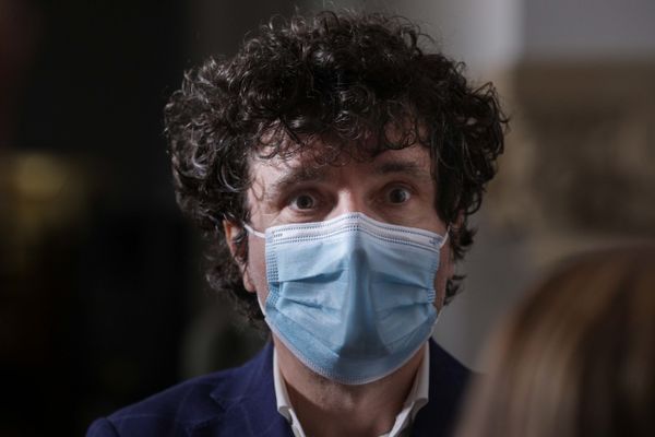 Gabriela Firea nu e interesată de cârlionții lui Nicușor Dan