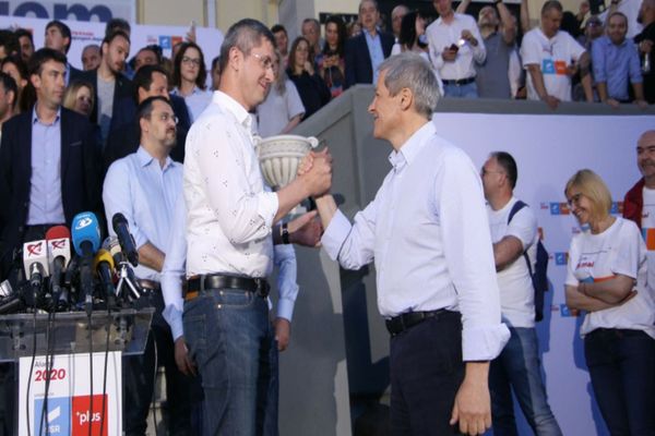 Pe fondul degringoladei liberale, USRPLUS este cel mai avantajat partid de anticipate 