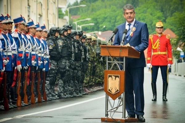Gabriel Oprea, solicitare către Vasile Dâncu pentru rezolvarea situației pensiilor: „Militarii sunt adevăraţii ambasadori ai imaginii României în lume”