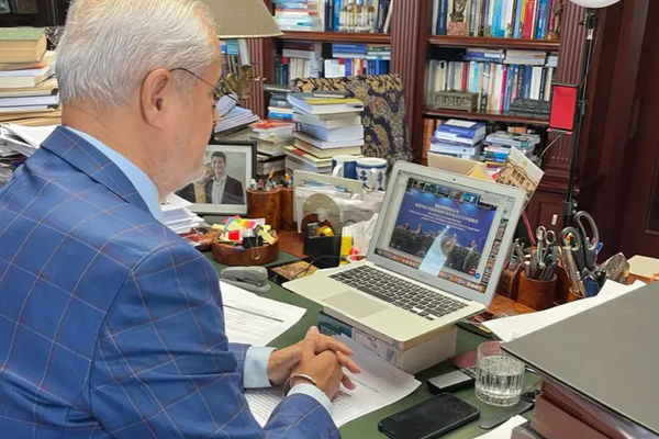 Adrian Năstase a deschis reuniunea celui mai important institut chinez de studii internaționale