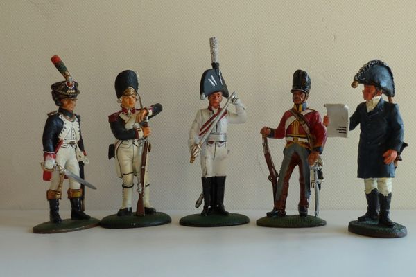 JOACA CU SOLDĂȚEII DE PLUMB?