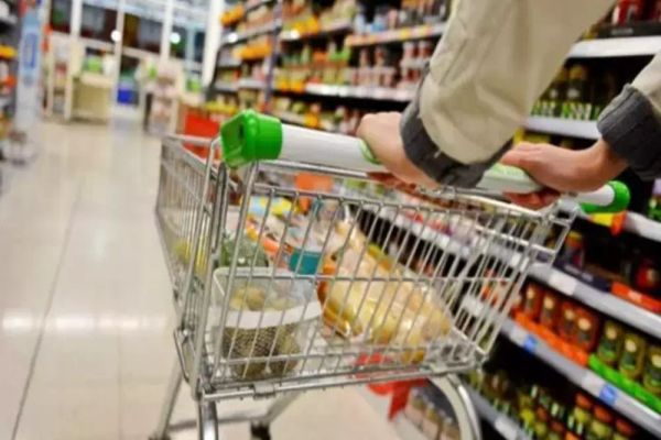 Când vom avea prețuri mici în magazine. Ministrul Economiei face anunțul