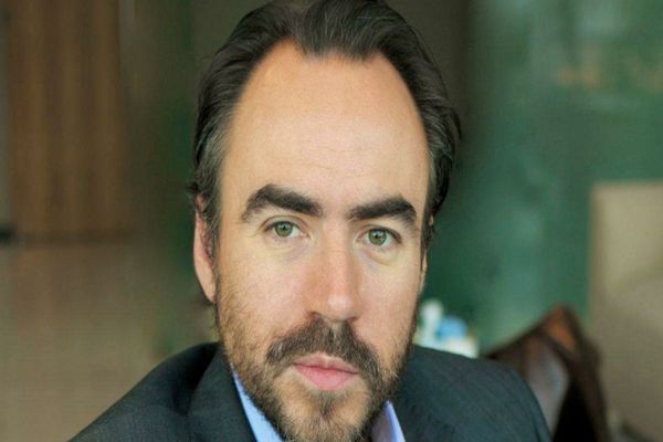 Bobby Păunescu: „Alegerile în România, controlate de un tip pe față prorus, îl susține pe Kuzmin al Rusiei. Cei din Parlament sunt servitori”