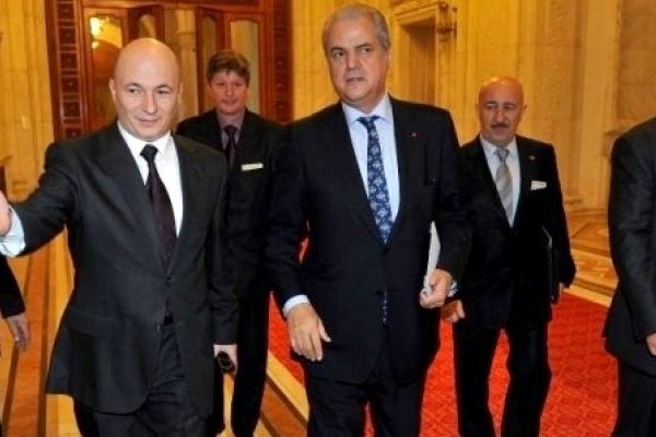 Codrin Ștefănescu: La mulți ani, Adrian Năstase!