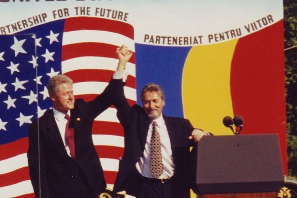 Mircea Geoană povestește cum a fost invitat Bill Clinton la București, după eșecul summit-ului de la Madrid