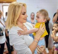 Gabriela Firea vrea o lege care să permită statului să apere drepturile copiilor din familiile cu risc