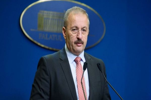 Vasile Dîncu și Adina Vălean, decorați de președintele Volodimir Zelenski