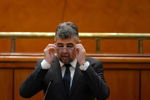 Marcel Ciolacu suflă si-n iaurtul serviciilor secrete