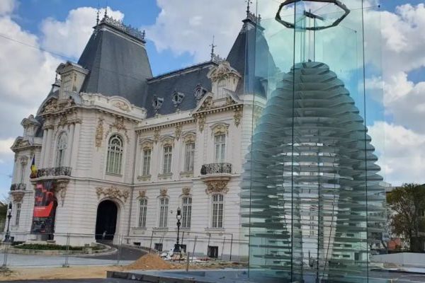 Oul lui Brâncuși, în formă de prismă, la Craiova