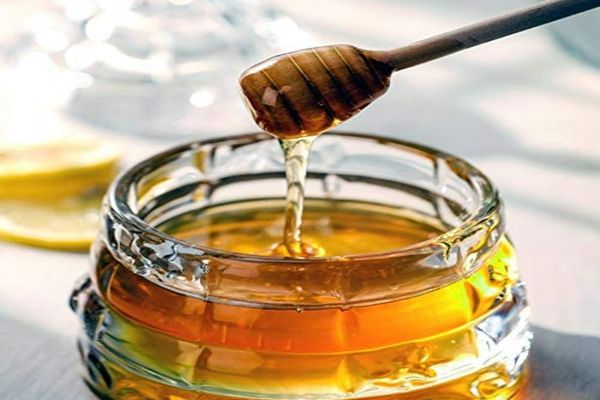 Cum se îneacă președintele în borcanul cu miere al Coaliției 