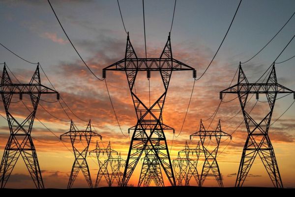 Cine se bate pentru leafa de 10.000 de Euro a șefului ANRE