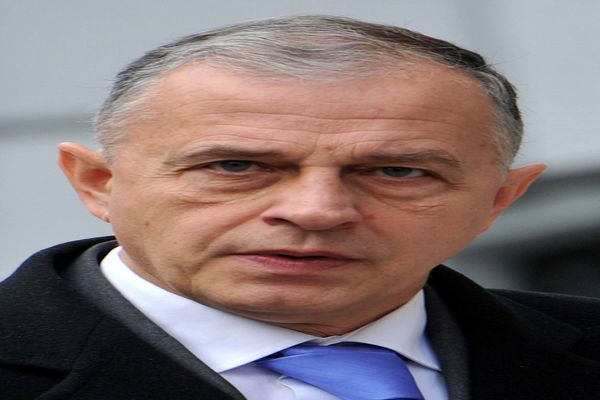 Mircea Geoană, între lesă și bărbăția politică 