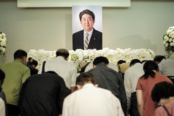 Marcel Ciolacu și Nicolae Ciucă s-au dus împreună la funeraliile lui Shinzo Abe