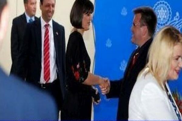 Miron Mitrea vede a treia cale în războiul dintre Helvig și gruparea Laurei Codruța Kovesi 