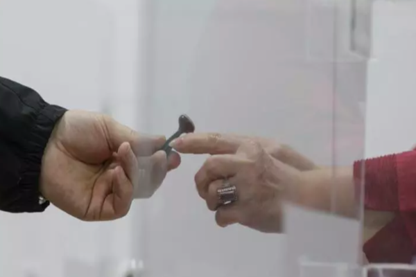 AEP: Până la ora 21:00 au votat duminică, la alegerile europarlamentare, 9.134.142 de alegători (50,69%)