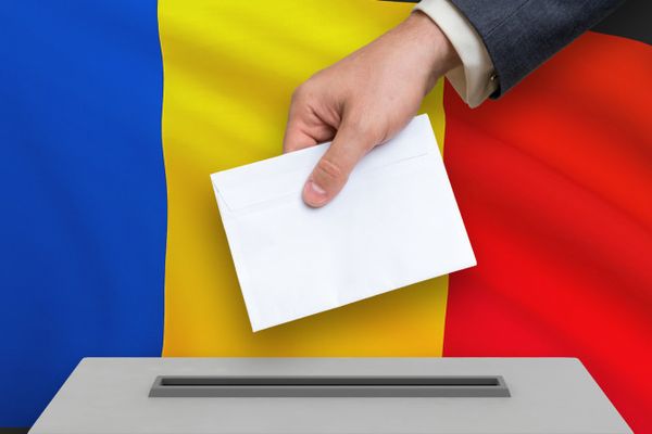       VOTAM CANDIDATUL SAU SLOGANUL?
