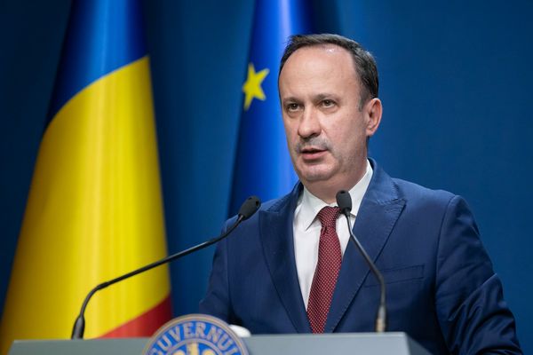 Adrian Câciu îl contrazice pe premierul Bolojan și apără bugetarii. Cifrele care arată că nu sunt necesare tăieri