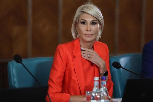 RALUCA TURCAN: INCREDIBIL FARISEISMUL LUI MARCEL CIOLACU CÂND DĂ LECŢII DESPRE CE TREBUIE FĂCUT ACUM ÎN ROMÂNIA