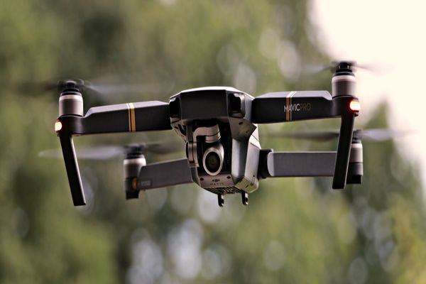 Premierul vrea să pună punct isteriei dronelor