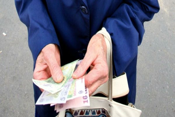 Când vor crește pensiile? Anunțul premierului Ciolacu pentru pensionarii români