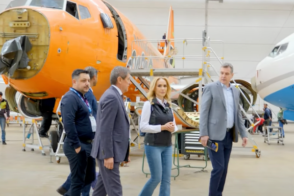 Gabriela Firea, vizită de lucru la Romaero. Candidata PSD la Primăria Capitalei a promis că își va oferi sprijinul companiei după alegeri