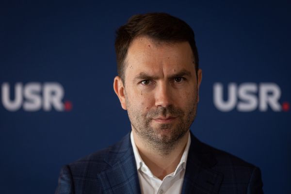 SURSE: Reziștii îl vor propune pe Drulă la Apărare după alegeri