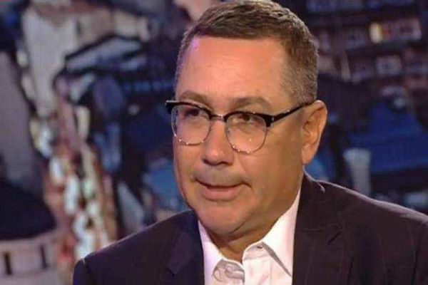 VICTOR PONTA, ATAC LA GUVERN: DOAMNE, TOȚI IPOCRIȚII, TOȚI INCOMPETENȚII CARE NE CONDUC AU REZOLVAT PROBLEMA: L-AU ARS PE RUG PE ANASTASIU