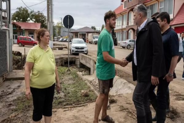 MARCEL CIOLACU, NOI MĂSURI ÎN ZONELE AFECTATE DE INUNDAȚII: CLĂDIRI MODULARE PENTRU CA ELEVII SĂ ÎȘI CONTINUE STUDIILE