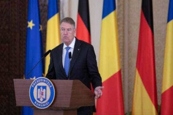 UN FOST PREMIER AL ROMÂNIEI LANSEAZĂ BOMBA: KLAUS IOHANNIS POATE CANDIDA DIN NOU LA PREZIDENȚIALE