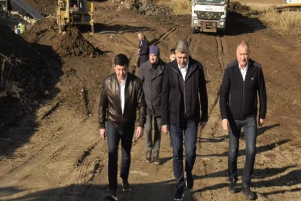 MARCEL CIOLACU, ÎN VIZITĂ ÎN JUDEȚUL GALAȚI: AVANS LA LUCRĂRILE DE REFACERE A DRUMURILOR JUDEȚENE