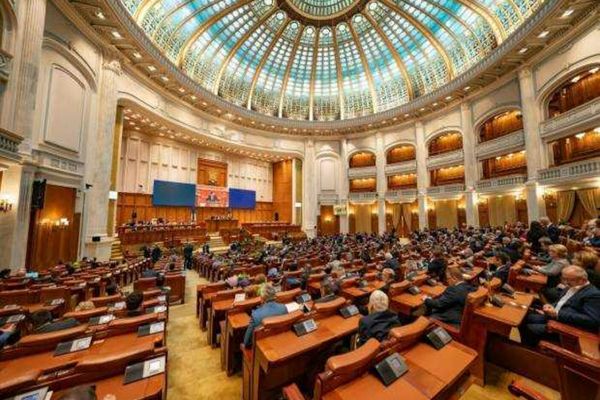 Grupul AUR din Senat se așteaptă ca moțiunea împotriva ministrului de Externe să fie semnată și de PSD