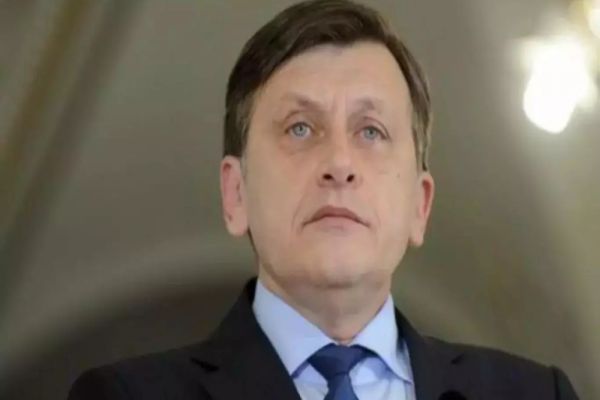 CRIN ANTONESCU ÎŞI VA DEPUNE CANDIDATURA PENTRU ALEGERILE PREZIDENŢIALE DUMINICĂ