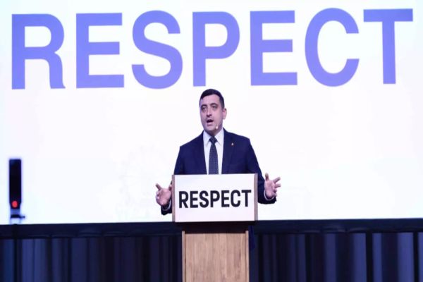 GEORGE SIMION: VOI FI PREȘEDINTELE TUTUROR ROMÂNILOR, DECI VOI FI ȘI PREȘEDINTELE TĂU! ESTE VICTORIA UNUI OM CARE TREBUIA SĂ FIE PREȘEDINTELE ROMÂNIEI. ESTE VICTORIA LUI CĂLIN GEORGESCU!