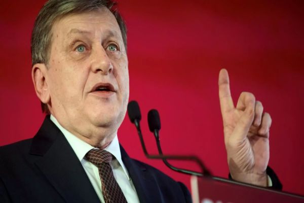 CRIN ANTONESCU NU ESTE DE ACORD CU PRIORITĂȚILE DE PREȘEDINTE ALE LUI NICUȘOR DAN: ”FALIA DIN SOCIETATE, NU DEFICITUL BUGETAR, AR TREBUI SĂ FIE PRIMA GRIJĂ”