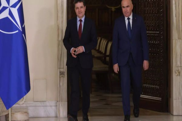 SONDAJUL CARE DĂ FIORI SISTEMULUI: ROMÂNII CONTESTĂ BINOMUL NICUȘOR-BOLOJAN. VALUL SUVERANIST CÂȘTIGĂ FĂRĂ DREPT DE APEL ÎNCREDEREA POPULAȚIEI 