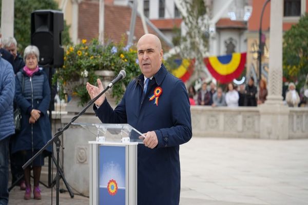 PREMIERUL ILIE BOLOJAN ÎI CEARTĂ PE OAMENI CARE NU AU ASIGURARE LA LOCUINȚĂ