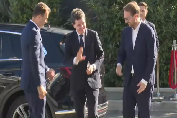 NICUȘOR DAN, ÎN MIJLOCUL REZIȘTILOR. DRULĂ LANSAT OFICIAL LA PRIMĂRIA CAPITALEI: „USR POATE CONTA PE SPRIJINUL MEU”