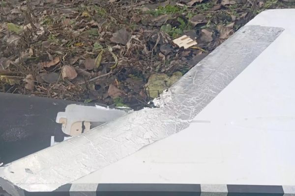 Primele imagini cu drona prăbușită în Vaslui, după ce ore întregi a survolat spațiul aerian al României – FOTO