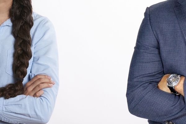 Proiect USR: Soția își va putea păstra numele din timpul căsătoriei independent de consimțământul soțului