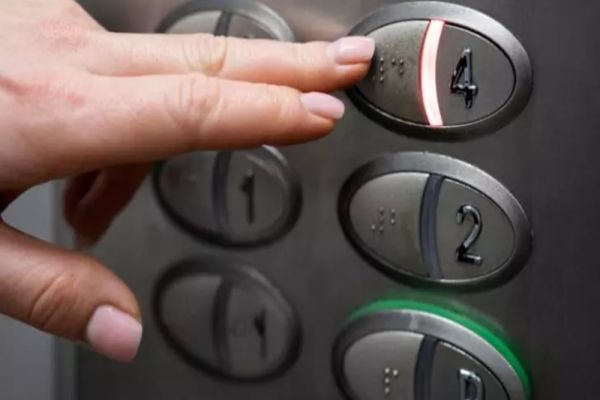 Veste pentru românii din blocurile comuniste cu 4 etaje